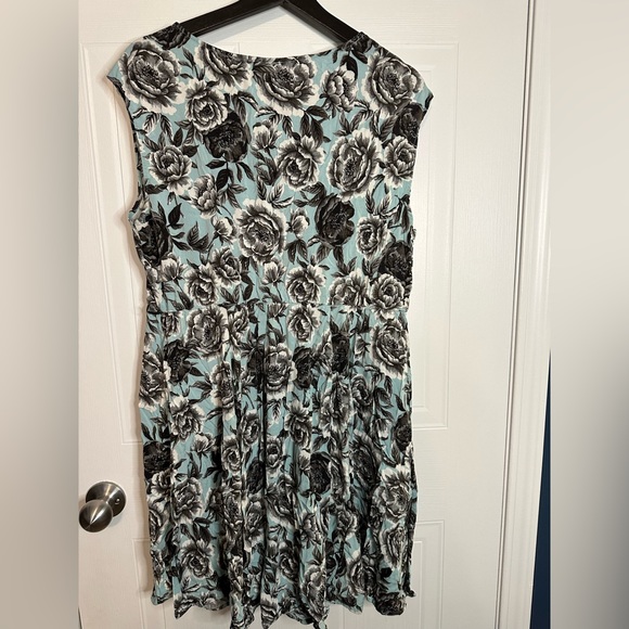 Floral summer dress - Picture 2 of 3